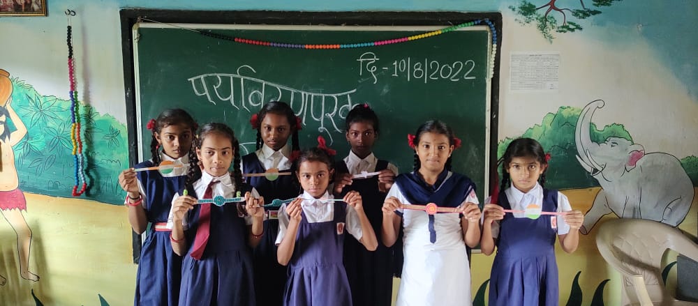 झाई मराठी शाळेत पर्यावरण पूरक रक्षाबंधन