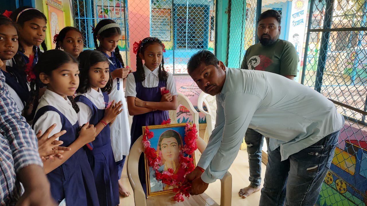 बालिका दिनानिमित्त पुस्तके भेट